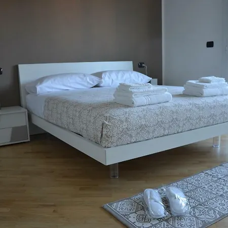 Apt. Acacia - Zona Ospedale Sant'orsola E Fiera Nocleg ze śniadaniem 4*